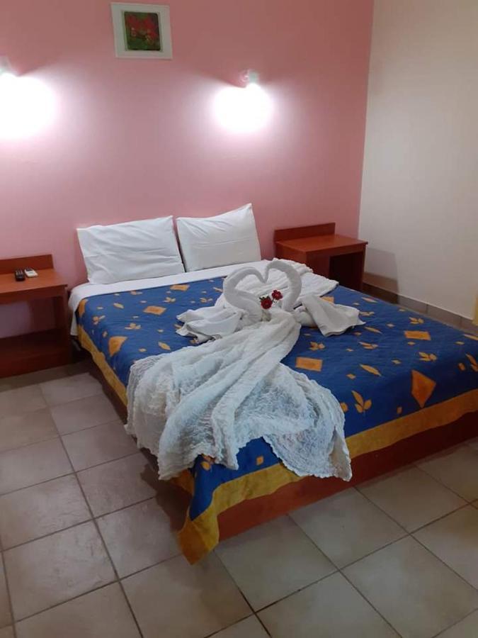 Hôtel Pantheon à Kamena Vourla Extérieur photo