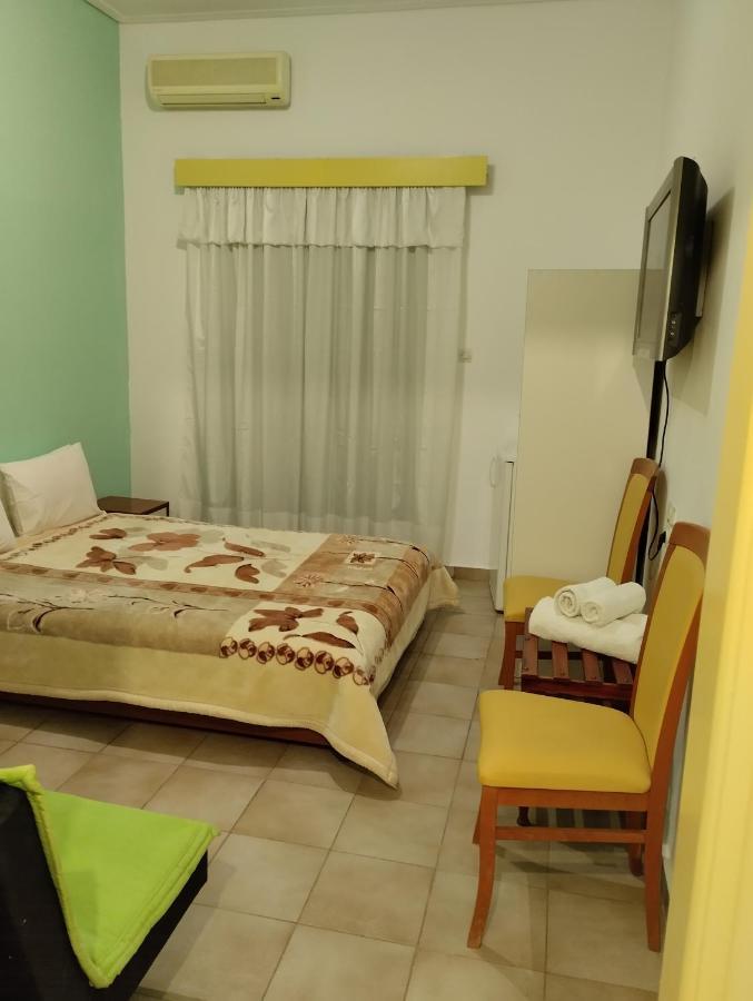Hôtel Pantheon à Kamena Vourla Extérieur photo